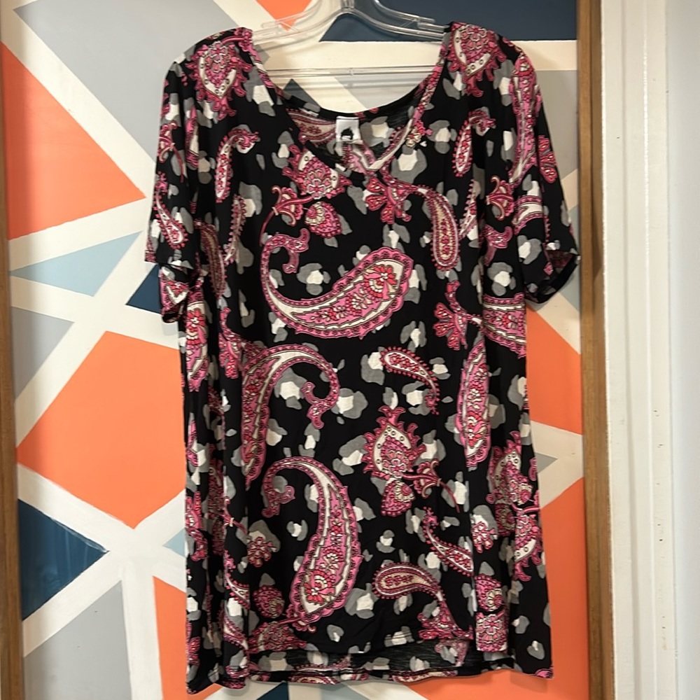 Women’s cheetah print and paisley tee